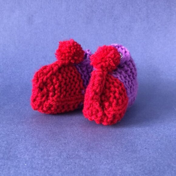 NWT Vintage Handmade Knitted Purple Cherry Children’s Slipper Booties - Picture 1 of 3